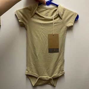 Kyte baby wheat bodysuit NWT